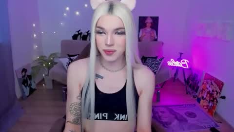 Snapshot of tiffany_smitch chatting on 02/01/26, 05:17 Tif online show from 02/01/26, 05:17