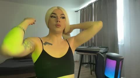 Snapshot of tiffany_smitch chatting on 03/21/26, 07:02 Tif online show from 03/21/26, 07:02