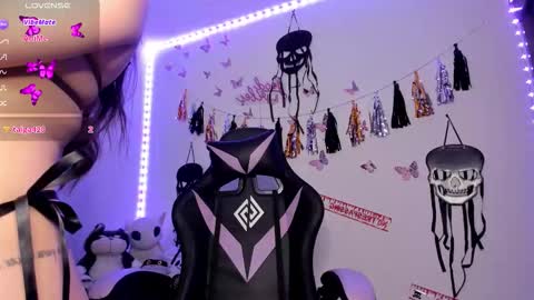 tiffany sofia online show from 10/21/25, 09:04