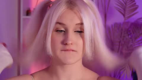 Snapshot of tiffanyjons chatting on 12/04/25, 06:16 tiffanyjons online show from 12/04/25, 06:16