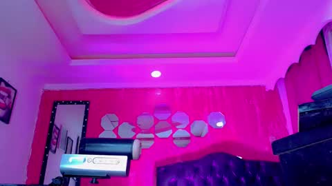 tiffanymackensyy69 online show from 04/05/26, 12:30