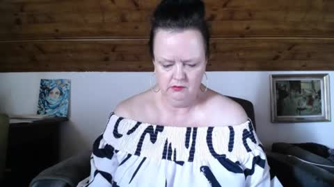 Snapshot of tiffanymature chatting on 07/24/26, 09:29 TiffanyMature online show from 07/24/26, 09:29