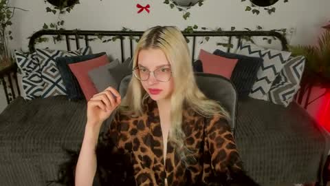 tiffanypeach online show from 03/26/26, 10:43