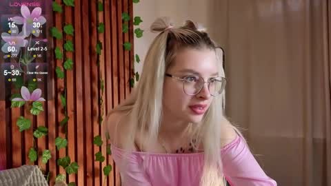 tiffanypeach online show from 04/12/26, 12:32