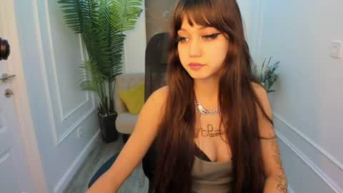 tiffanyyoun online show from 12/03/25, 12:36