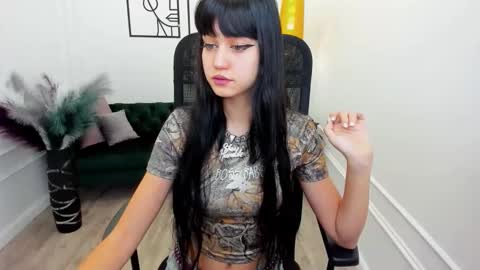 Snapshot of tiffanyyoun chatting on 01/18/26, 04:16 tiffanyyoun online show from 01/18/26, 04:16