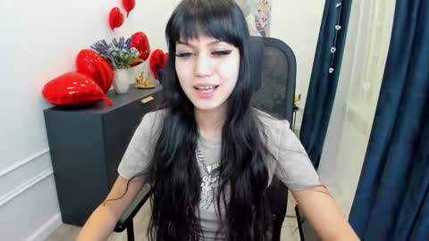 Snapshot of tiffanyyoun chatting on 02/13/26, 12:12 tiffanyyoun online show from 02/13/26, 12:12