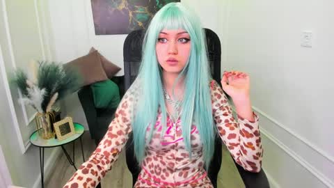 tiffanyyoun online show from 04/05/26, 11:07