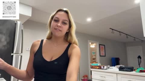 Tiffstreatsxoxo online show from 10/29/25, 05:04