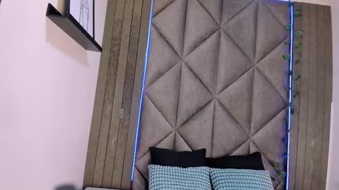 Tiffany  online show from 11/01/25, 08:00