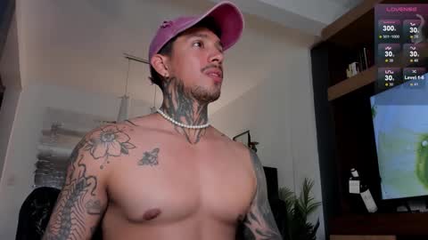 Snapshot of tigerstripes_ chatting on 02/06/25, 01:16 Chris online show from 02/06/25, 01:16