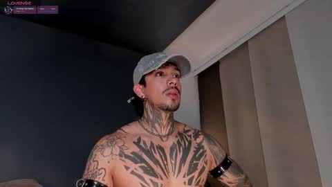 Snapshot of tigerstripes_ chatting on 10/20/25, 12:33 Chris online show from 10/20/25, 12:33