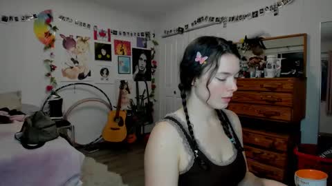 Snapshot of tiggerrosey chatting on 01/02/25, 12:45   All my Links online show from 01/02/25, 12:45