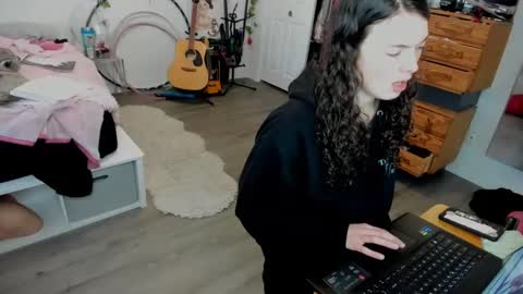 Snapshot of tiggerrosey chatting on 01/29/25, 10:11   All my Links online show from 01/29/25, 10:11