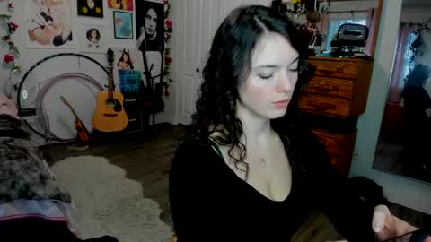 Snapshot of tiggerrosey chatting on 02/08/25, 12:17   All my Links online show from 02/08/25, 12:17