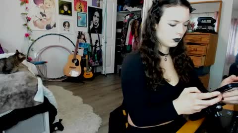 Snapshot of tiggerrosey chatting on 03/11/25, 08:53   All my Links online show from 03/11/25, 08:53