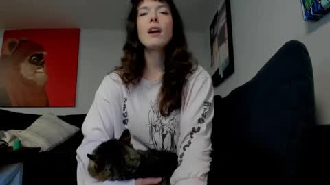 Snapshot of tiggerrosey chatting on 09/26/25, 06:01   All my Links online show from 09/26/25, 06:01