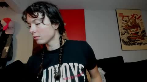 Snapshot of tiggerrosey chatting on 10/31/25, 07:15   All my Links online show from 10/31/25, 07:15