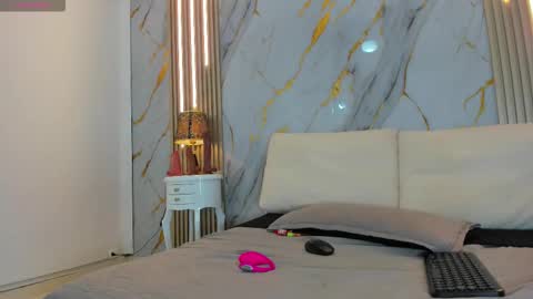 T I F F A N Y online show from 03/20/26, 08:03