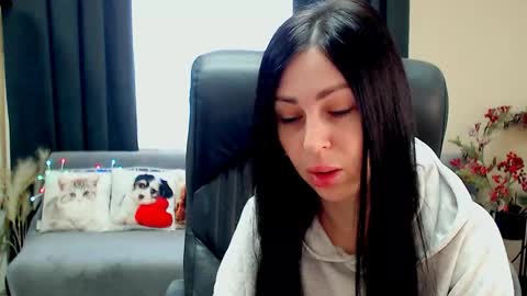 Snapshot of timeparadice chatting on 06/04/26, 07:36 Luisa online show from 06/04/26, 07:36