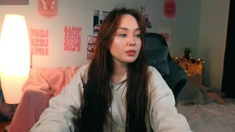 Mia online show from 01/11/26, 03:33