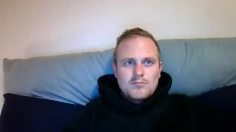 Snapshot of timothy__sf chatting on 10/12/25, 07:35 Tim online show from 10/12/25, 07:35