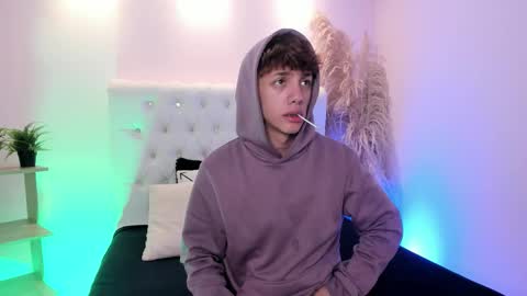 Timothy 21 years old online show from 11/19/25, 08:20