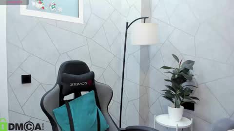 Snapshot of tina_hicks chatting on 02/11/26, 09:36 Stella online show from 02/11/26, 09:36