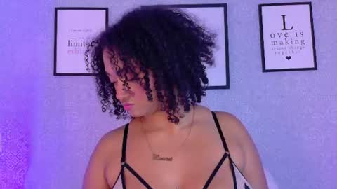 Snapshot of tinacurly chatting on 08/06/26, 10:33 Tina online show from 08/06/26, 10:33