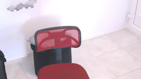 Snapshot of tinakay1 chatting on 02/28/25, 12:52 tinakay1 online show from 02/28/25, 12:52