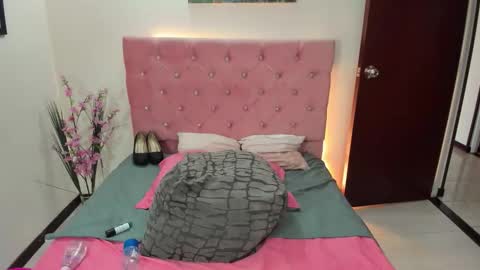 Snapshot of tinalorenz chatting on 02/17/26, 03:40 Tina online show from 02/17/26, 03:40