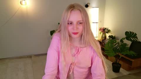 tinasiner online show from 04/19/26, 01:54