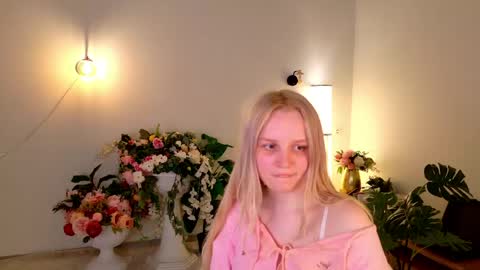 tinasiner online show from 04/19/26, 06:10