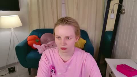 Snapshot of tinasiner chatting on 06/11/26, 01:53 tinasiner online show from 06/11/26, 01:53