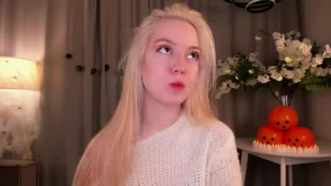 Annie online show from 10/31/25, 10:33