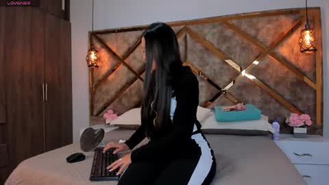 Tink online show from 05/11/26, 04:18