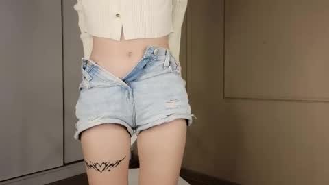 Snapshot of tinki_winkii chatting on 09/18/25, 06:59 Tina online show from 09/18/25, 06:59