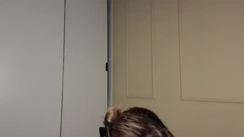 Snapshot of tinki_winkii chatting on 09/19/25, 06:04 Tina online show from 09/19/25, 06:04