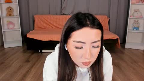 Snapshot of tinki_winkii chatting on 11/17/25, 11:16 Tina online show from 11/17/25, 11:16