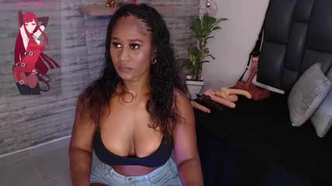 Snapshot of tinna__hottie chatting on 01/27/25, 11:22 Tinna Goddess online show from 01/27/25, 11:22