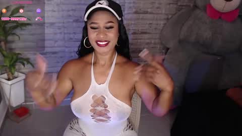 Snapshot of tinna__hottie chatting on 10/02/25, 01:07 Tinna Goddess online show from 10/02/25, 01:07