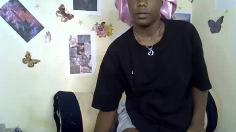 Snapshot of tinnie_e chatting on 01/12/26, 11:48 tinnie_e online show from 01/12/26, 11:48