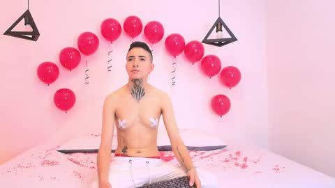 Snapshot of tinny_and_candy chatting on 02/14/25, 01:51 TINNY AND CANDY online show from 02/14/25, 01:51