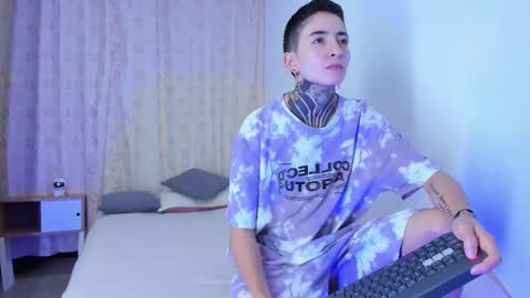 Snapshot of tinny_and_candy chatting on 11/08/25, 12:16 TINNY AND CANDY online show from 11/08/25, 12:16