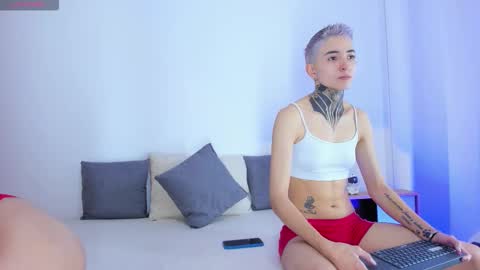 Snapshot of tinny_and_candy chatting on 11/22/25, 12:04 TINNY AND CANDY online show from 11/22/25, 12:04