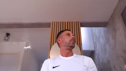 Snapshot of tinoclandestino chatting on 02/15/25, 02:55 tinoclandestino online show from 02/15/25, 02:55