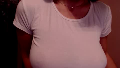 Snapshot of tiny_bb chatting on 12/04/24, 09:18 Lily online show from 12/04/24, 09:18