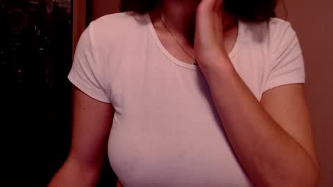 Snapshot of tiny_bb chatting on 12/05/24, 08:33 Lily online show from 12/05/24, 08:33