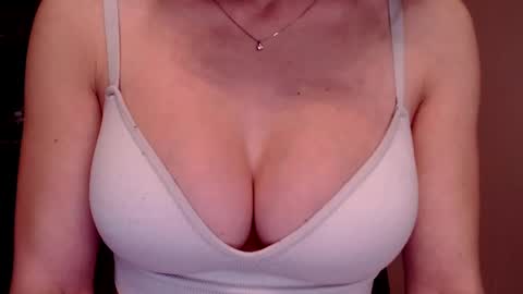 Snapshot of tiny_bb chatting on 12/19/24, 05:50 Lily online show from 12/19/24, 05:50