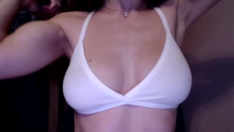 Snapshot of tiny_bb chatting on 12/29/24, 05:22 Lily online show from 12/29/24, 05:22